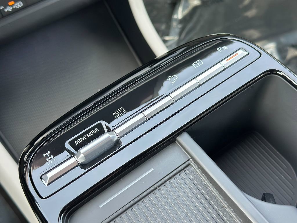 New 2025 Hyundai Tucson Limited image 13