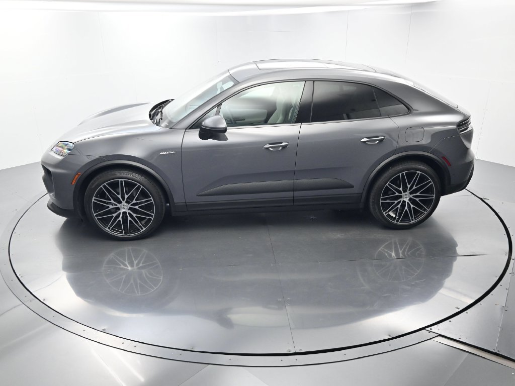 Certified 2025 Porsche Macan Electric RWD image 34