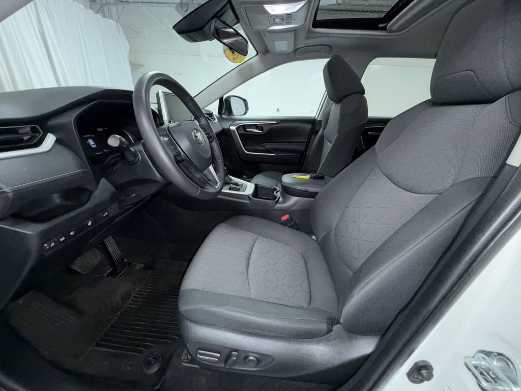 Certified 2023 Toyota RAV4 XLE w/ Convenience Package image 4