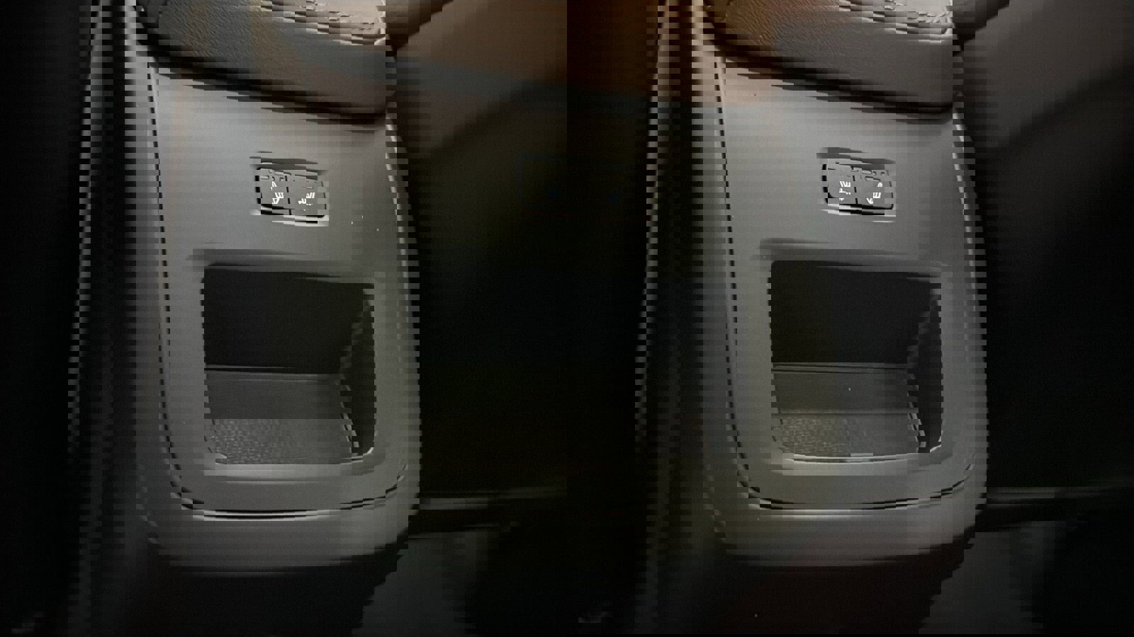 Used 2024 Volvo XC60 T8 Plus w/ Climate Package AWD/4WD image 28