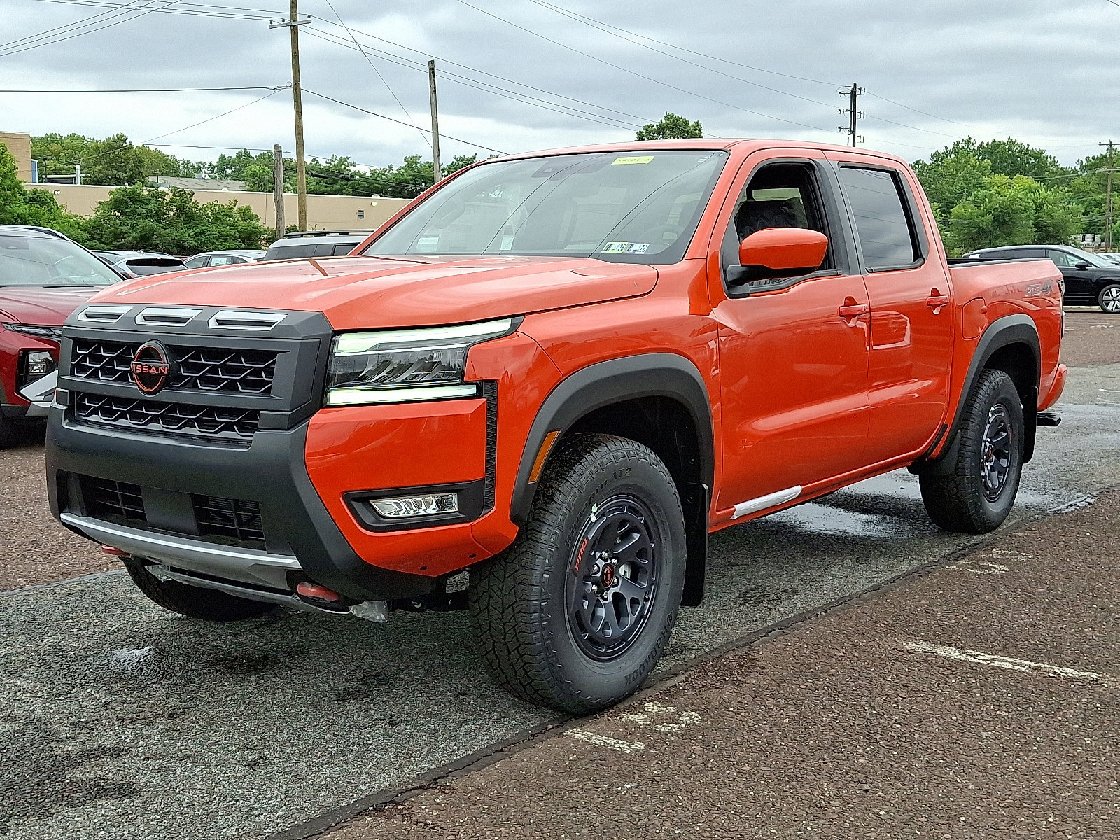 New 2025 Nissan Frontier PRO-4X w/ Tow Package AWD/4WD image 2