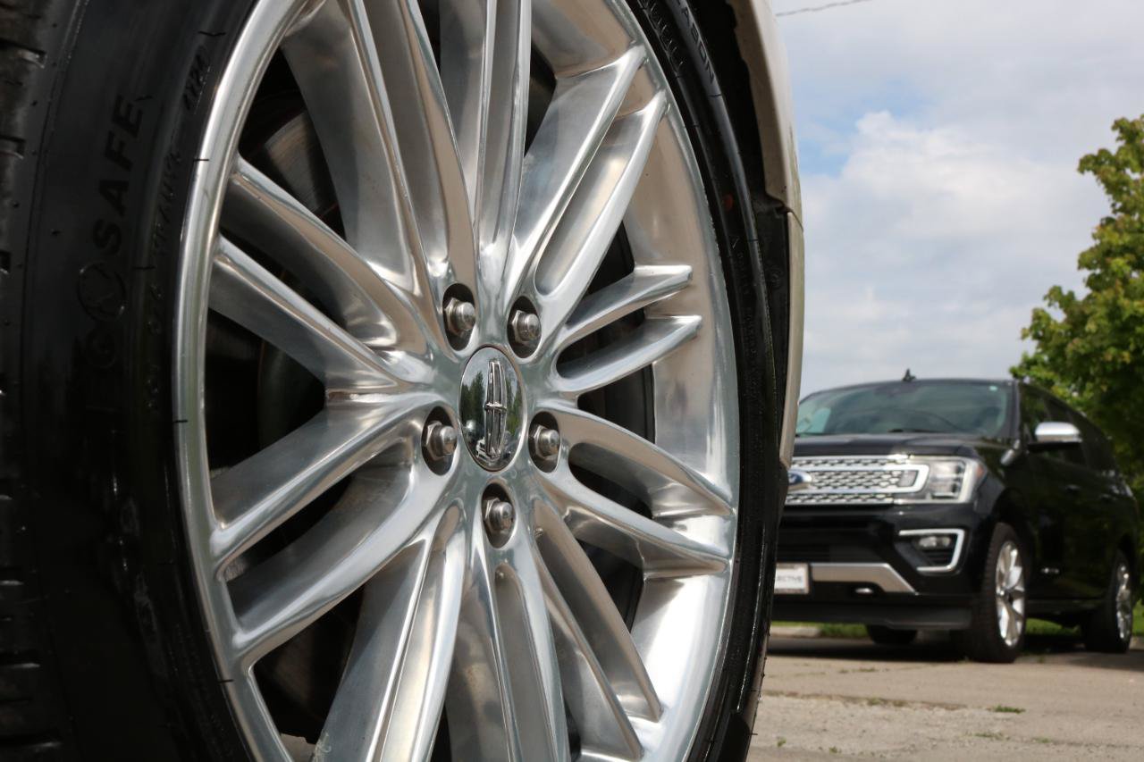 Used 2019 Lincoln MKT AWD image 7