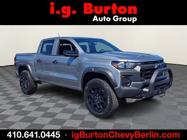 New 2026 Chevrolet Colorado Trail Boss w/ Off-Road Front Bumper Package AWD/4WD video 1