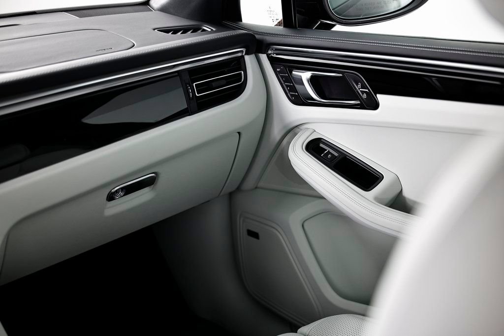 New 2026 Porsche Macan AWD/4WD image 29