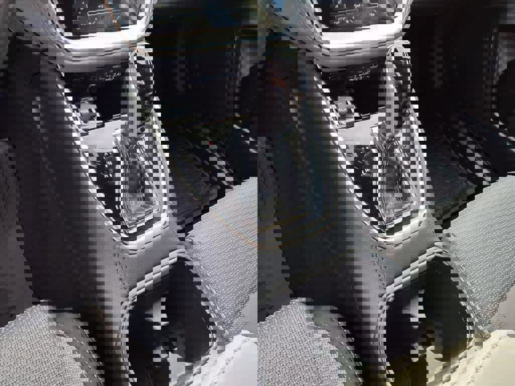 Used 2025 Subaru Outback Premium image 11