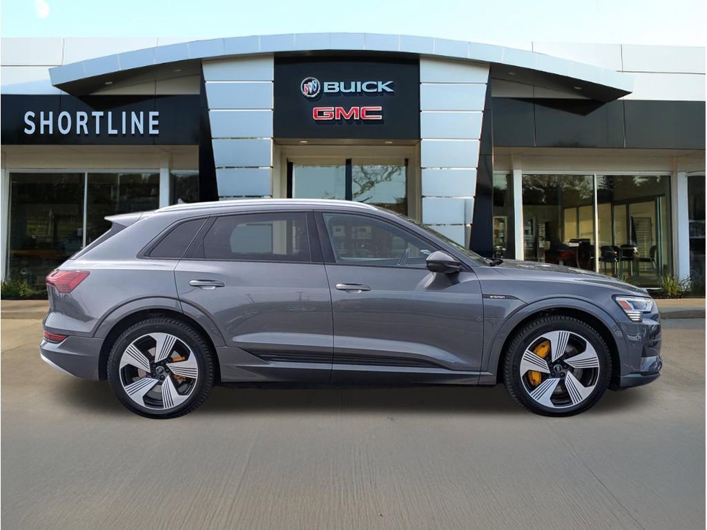 Used 2019 Audi e-tron Prestige w/ Prestige Package AWD/4WD image 2