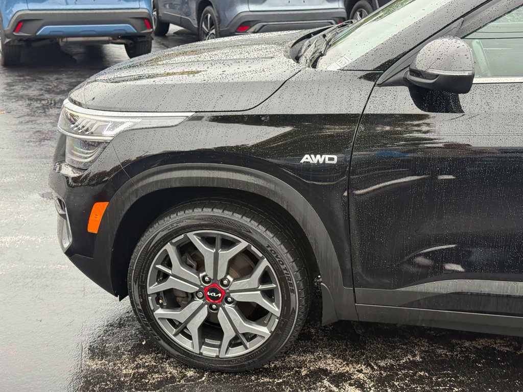 Used 2022 Kia Seltos SX w/ Sunroof Package AWD/4WD image 3