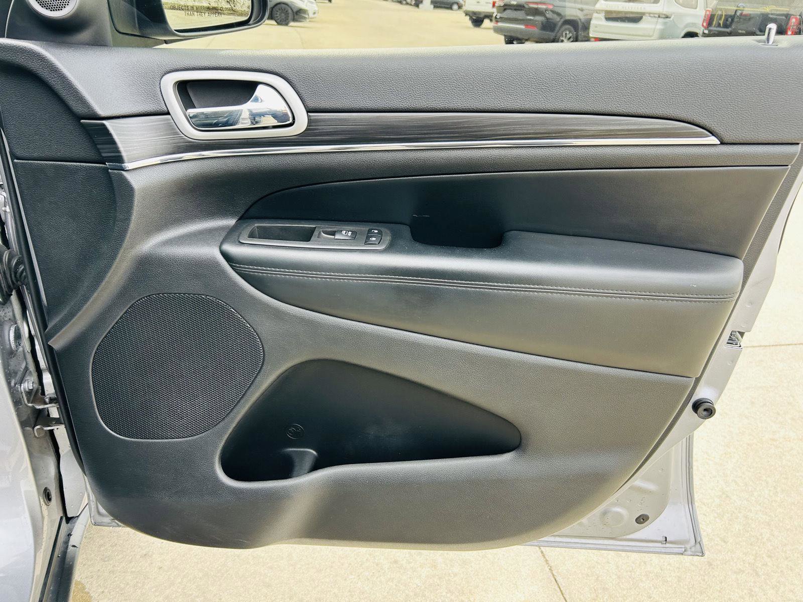 Used 2021 Jeep Grand Cherokee Limited w/ Sun & Sound Group image 30