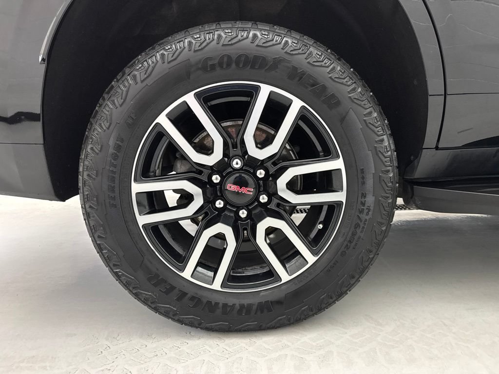 Used 2024 GMC Yukon AT4 w/ Technology Package AWD/4WD image 12