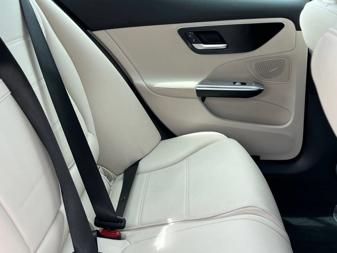 Used 2025 Mercedes-Benz C 300 Sedan image 11