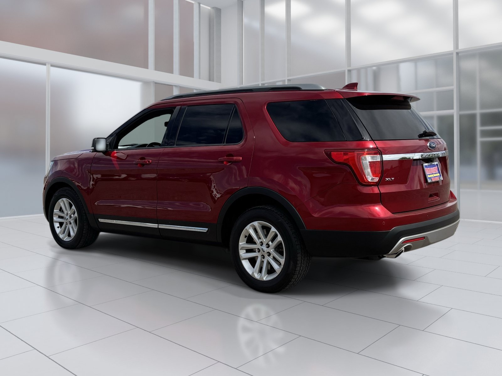 Used 2017 Ford Explorer XLT w/ Equipment Group 201A FWD image 4