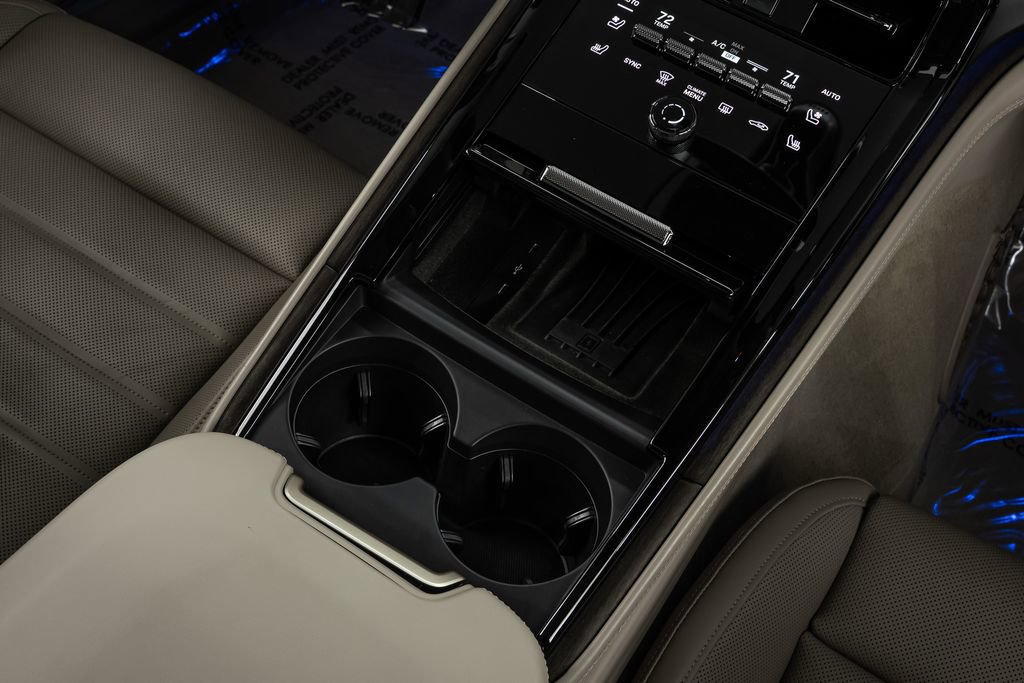 Used 2024 Porsche Panamera 4 image 31