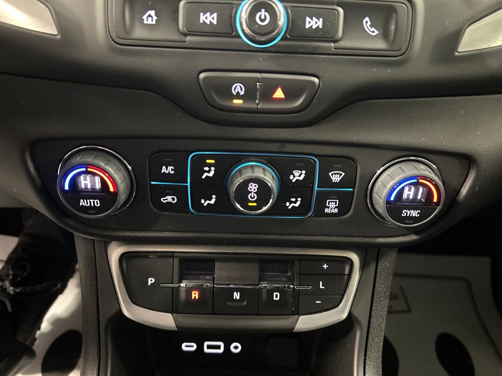 Used 2024 GMC Terrain SLE w/ Driver Convenience Package FWD image 19