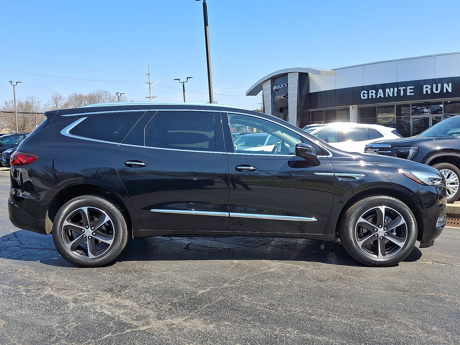 Used 2021 Buick Enclave Essence w/ Sport Touring Edition image 7
