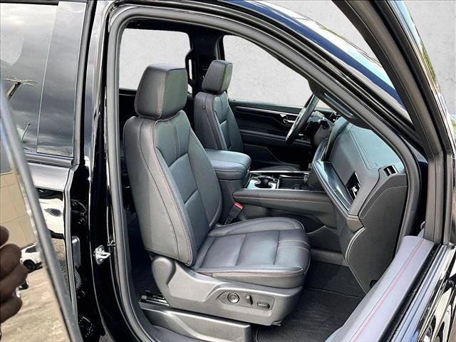 Used 2026 Chevrolet Suburban RST w/ Comfort Package RWD image 9
