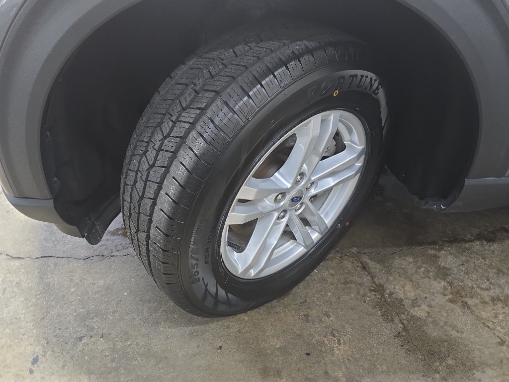Used 2023 Ford Explorer XLT w/ Equipment Group 202A AWD/4WD image 33