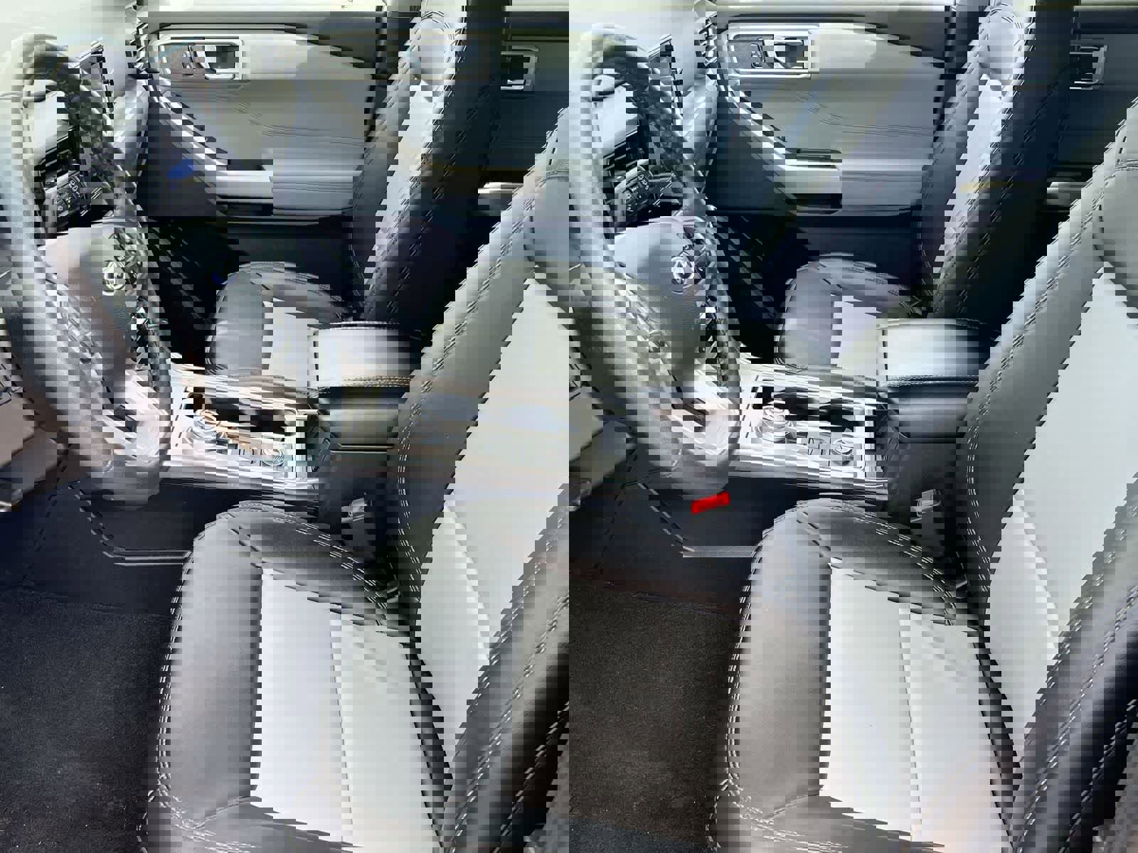 Used 2023 Ford Explorer XLT w/ Equipment Group 202A image 10