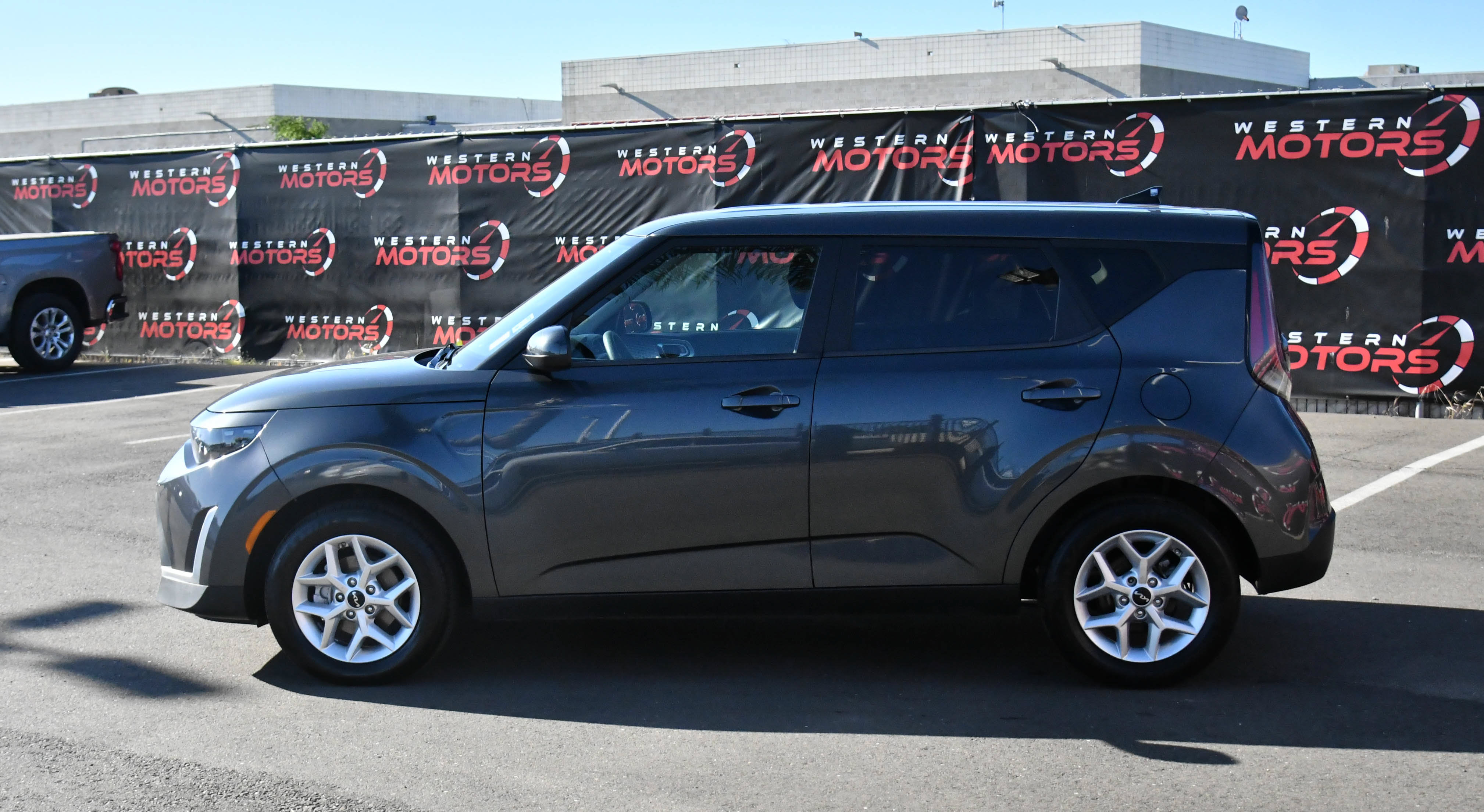 Used 2024 Kia Soul LX w/ Option Group 015 FWD image 4