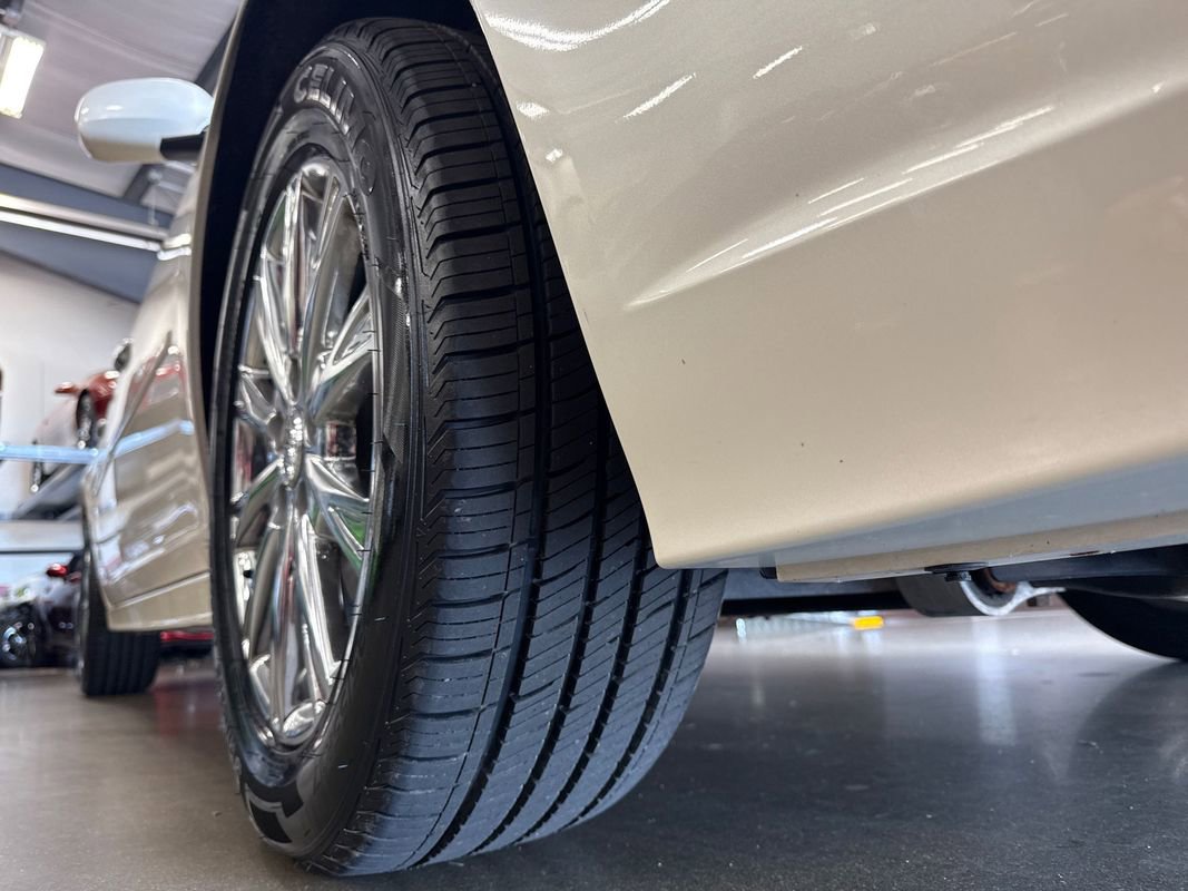 Used 2011 Buick Lucerne CXL image 29