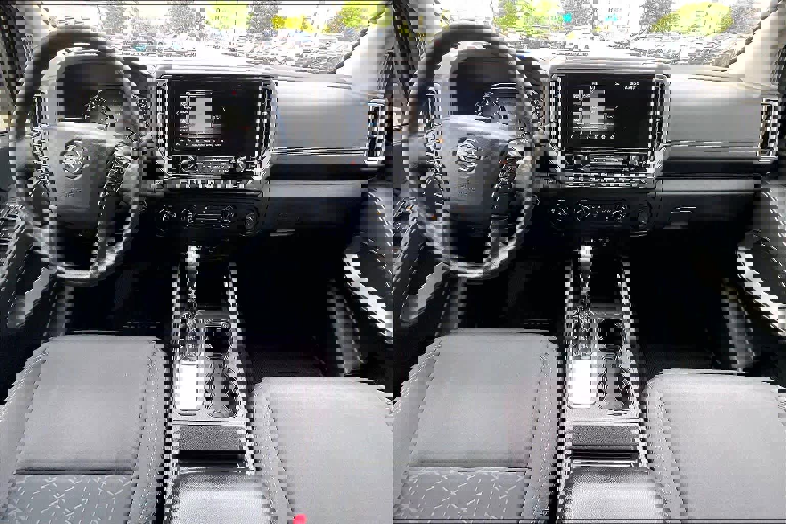 Used 2025 Nissan Frontier SV AWD/4WD image 14