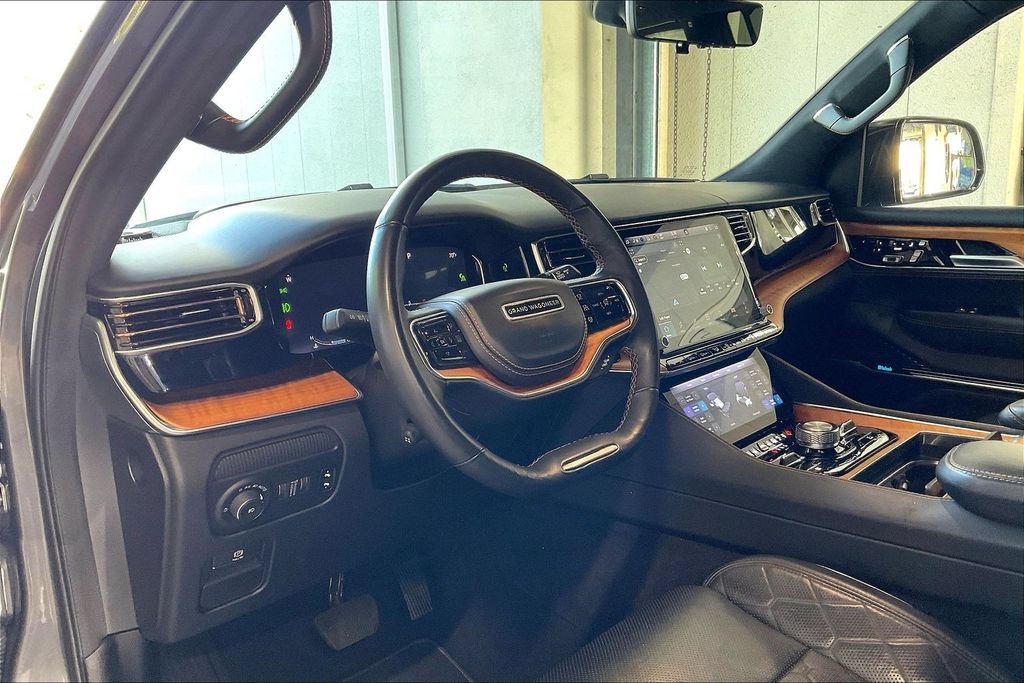 Used 2024 Jeep Grand Wagoneer L Series III AWD/4WD image 4