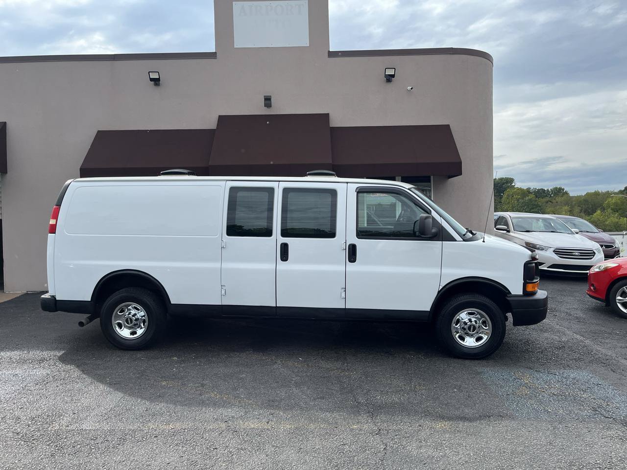Used 2008 GMC Savana 3500 Extended RWD image 5