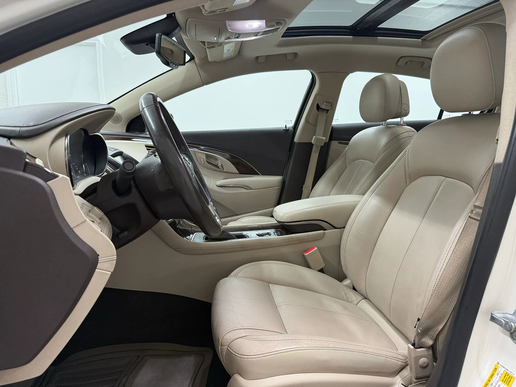 Used 2014 Buick LaCrosse Leather w/ Driver Confidence Package image 6