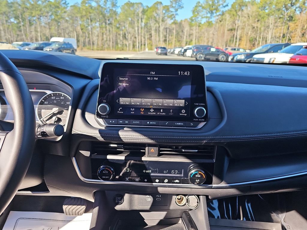 Used 2025 Nissan Rogue SV image 25