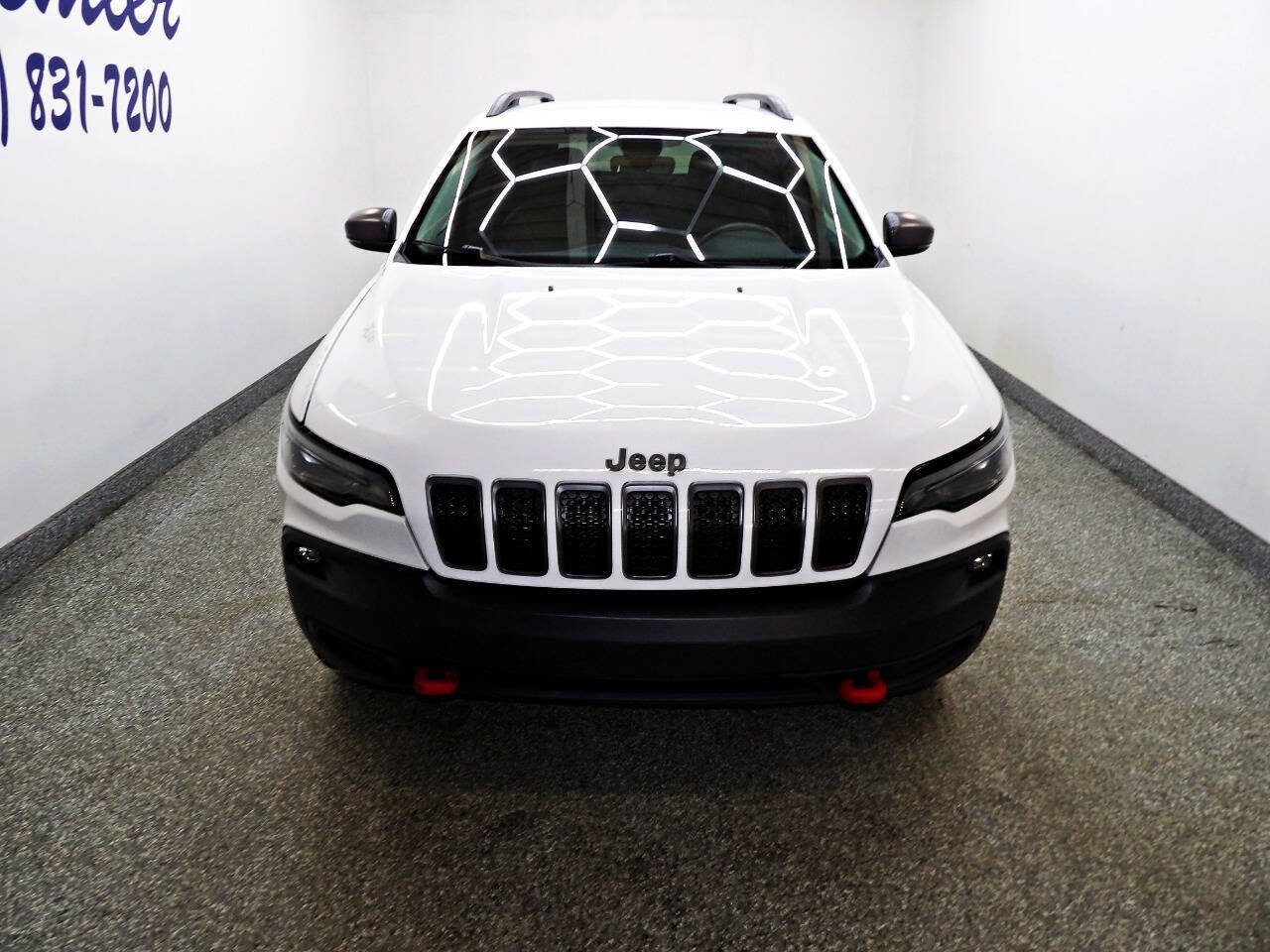 Used 2019 Jeep Cherokee Trailhawk AWD/4WD image 2