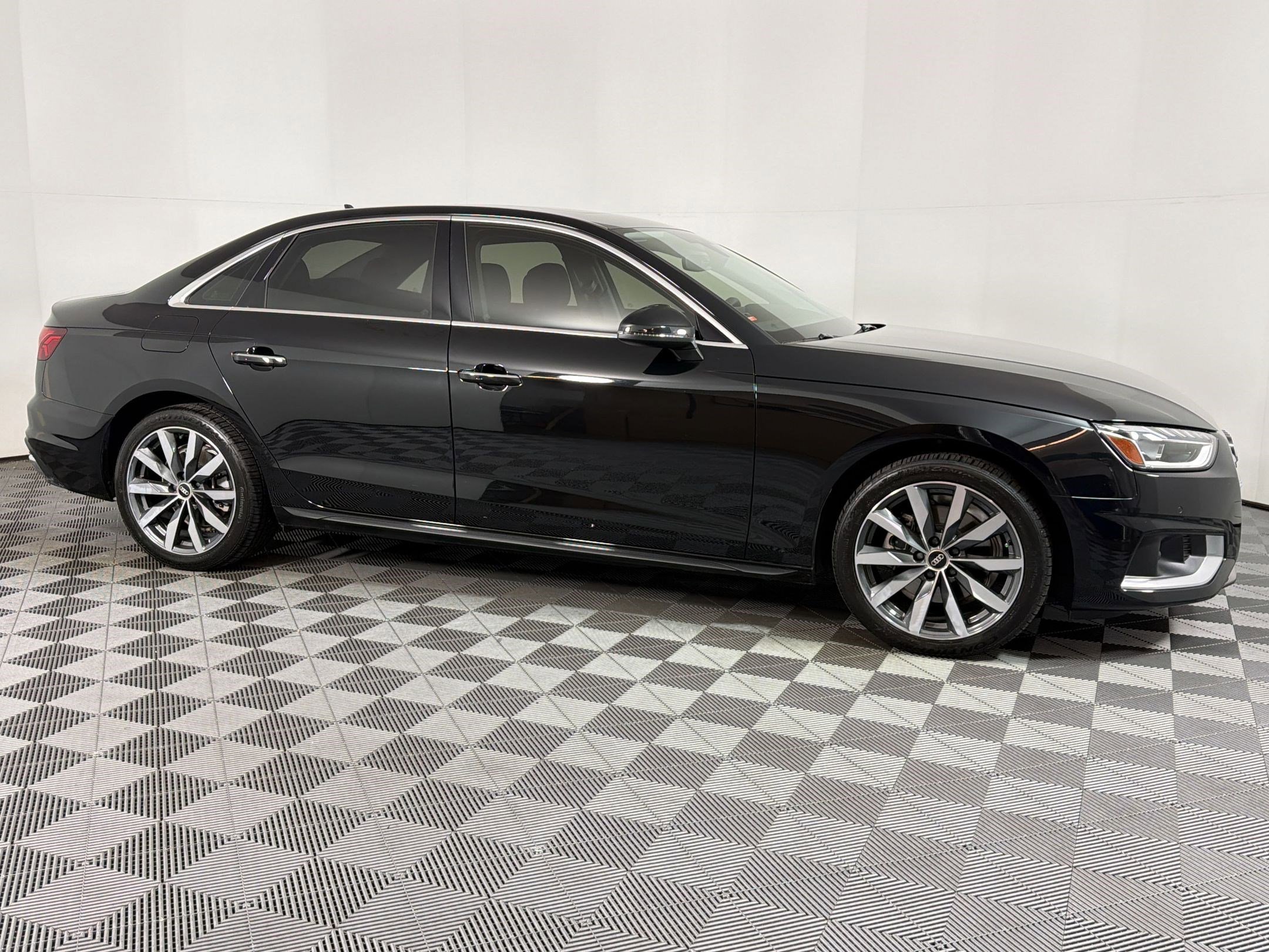 Used 2023 Audi A4 2.0T Premium w/ Convenience Package image 8
