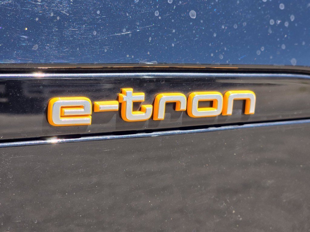 Used 2022 Audi e-tron Premium AWD/4WD image 22