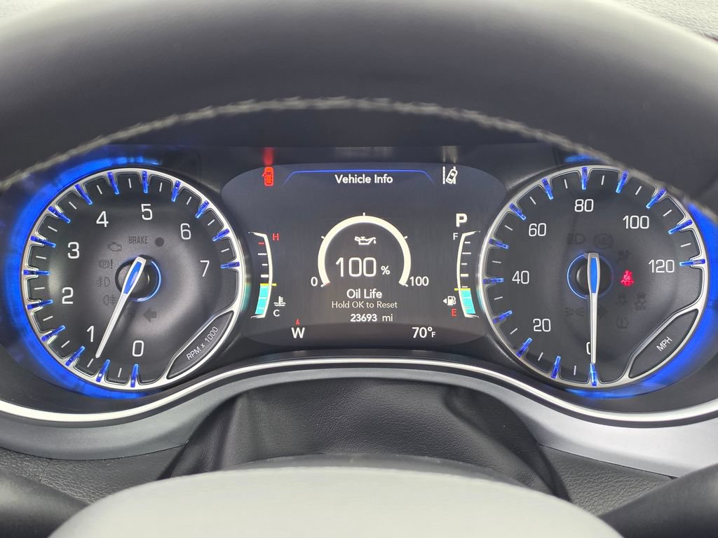 Used 2025 Chrysler Pacifica Limited AWD/4WD image 19