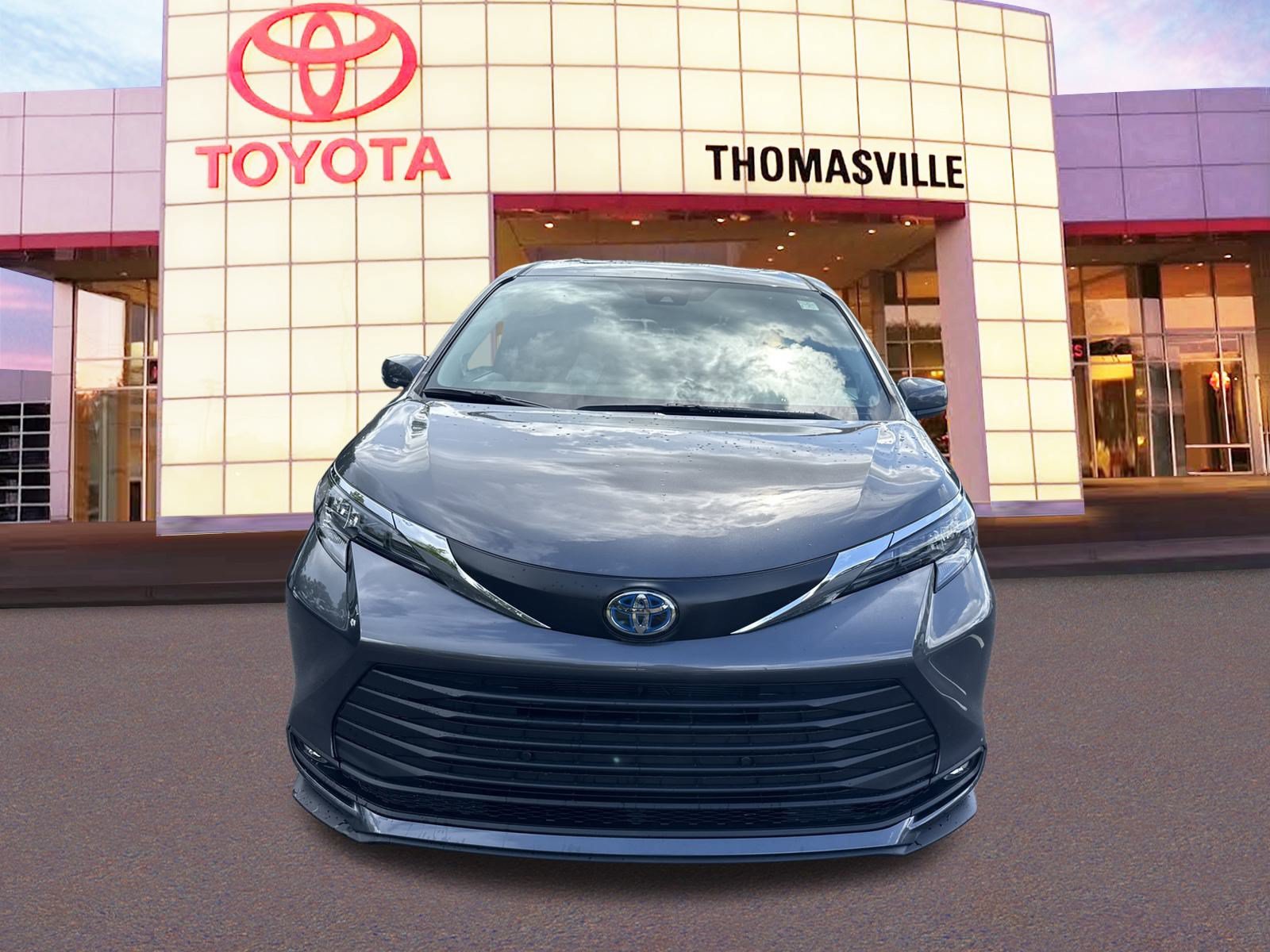 New 2025 Toyota Sienna XLE w/ XLE Plus Package FWD image 2