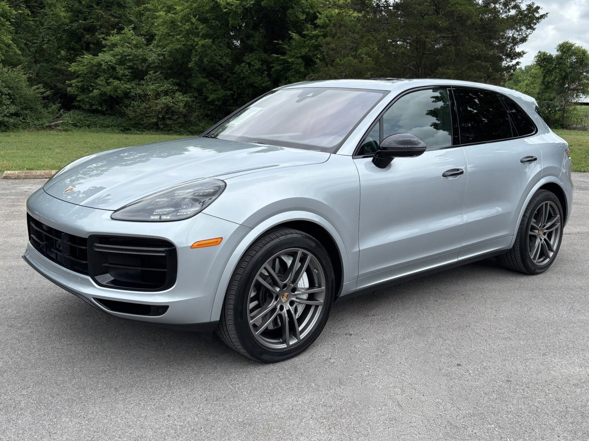 Used 2023 Porsche Cayenne Turbo AWD/4WD image 2