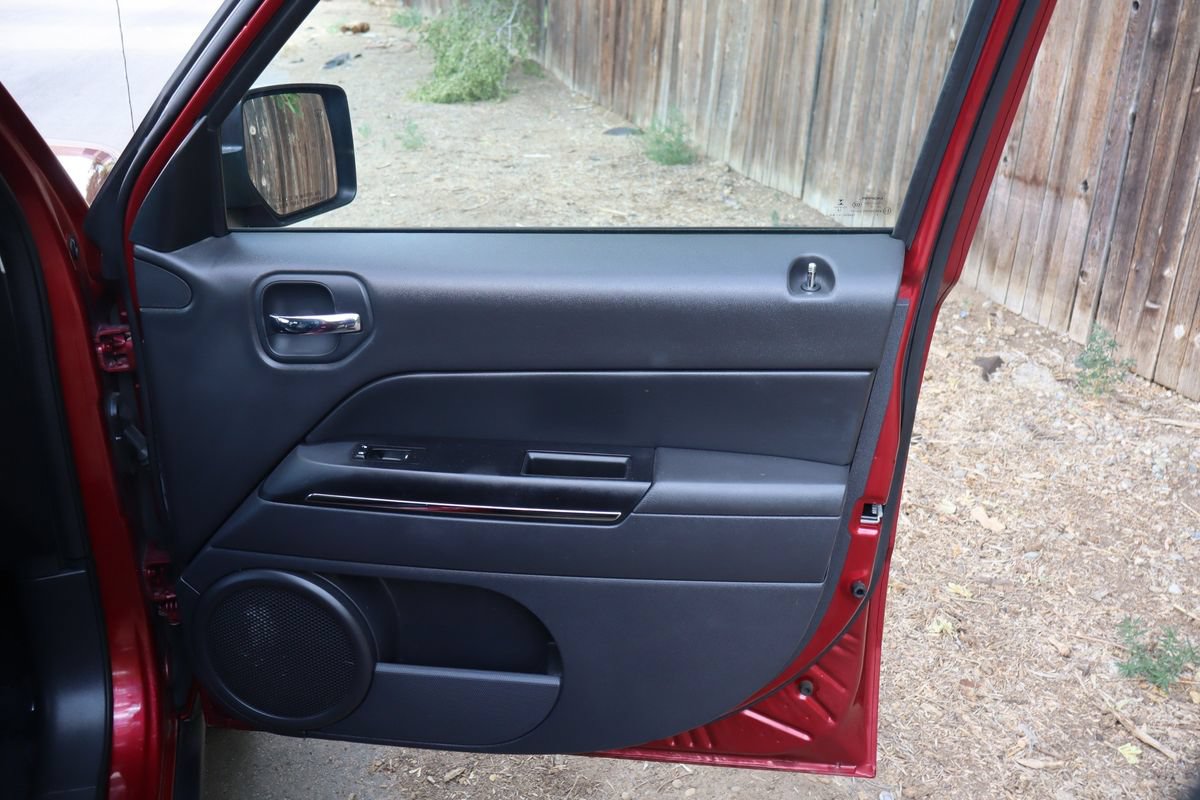 Used 2015 Jeep Patriot Limited w/ Sun/Sound Group FWD image 26