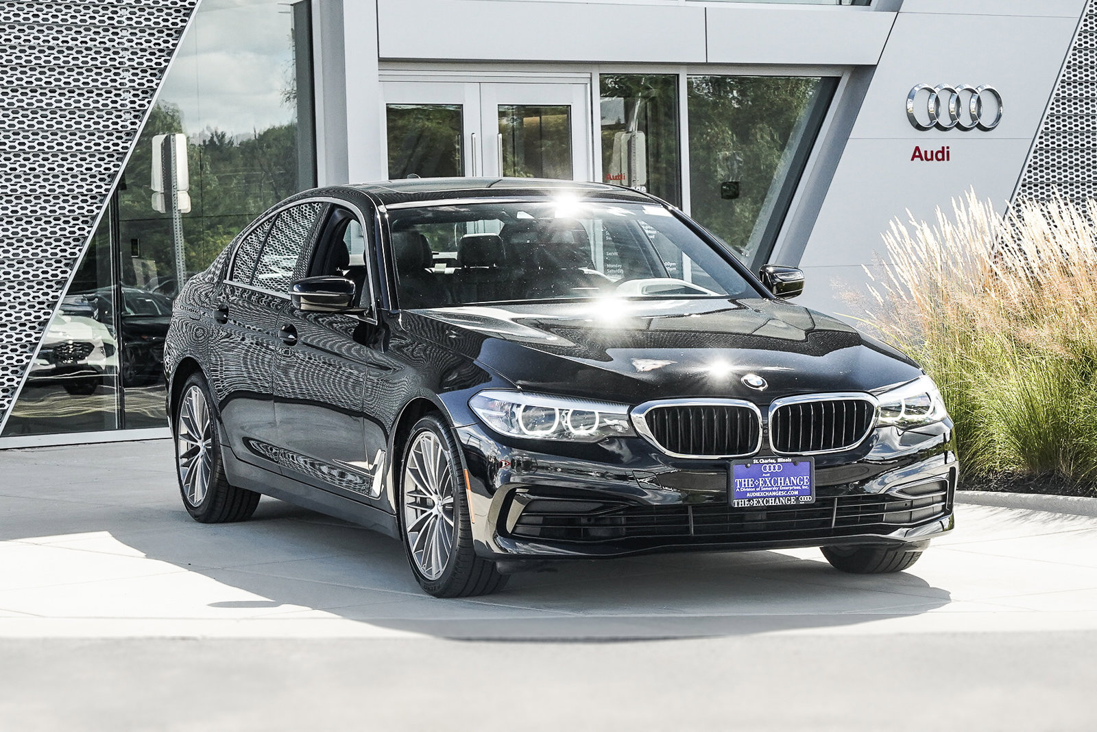 Used 2019 BMW 540i xDrive w/ Premium Package image 2
