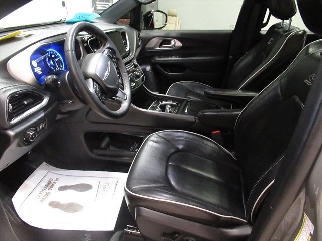 Used 2023 Chrysler Pacifica Limited w/ S Appearance Package AWD/4WD image 19