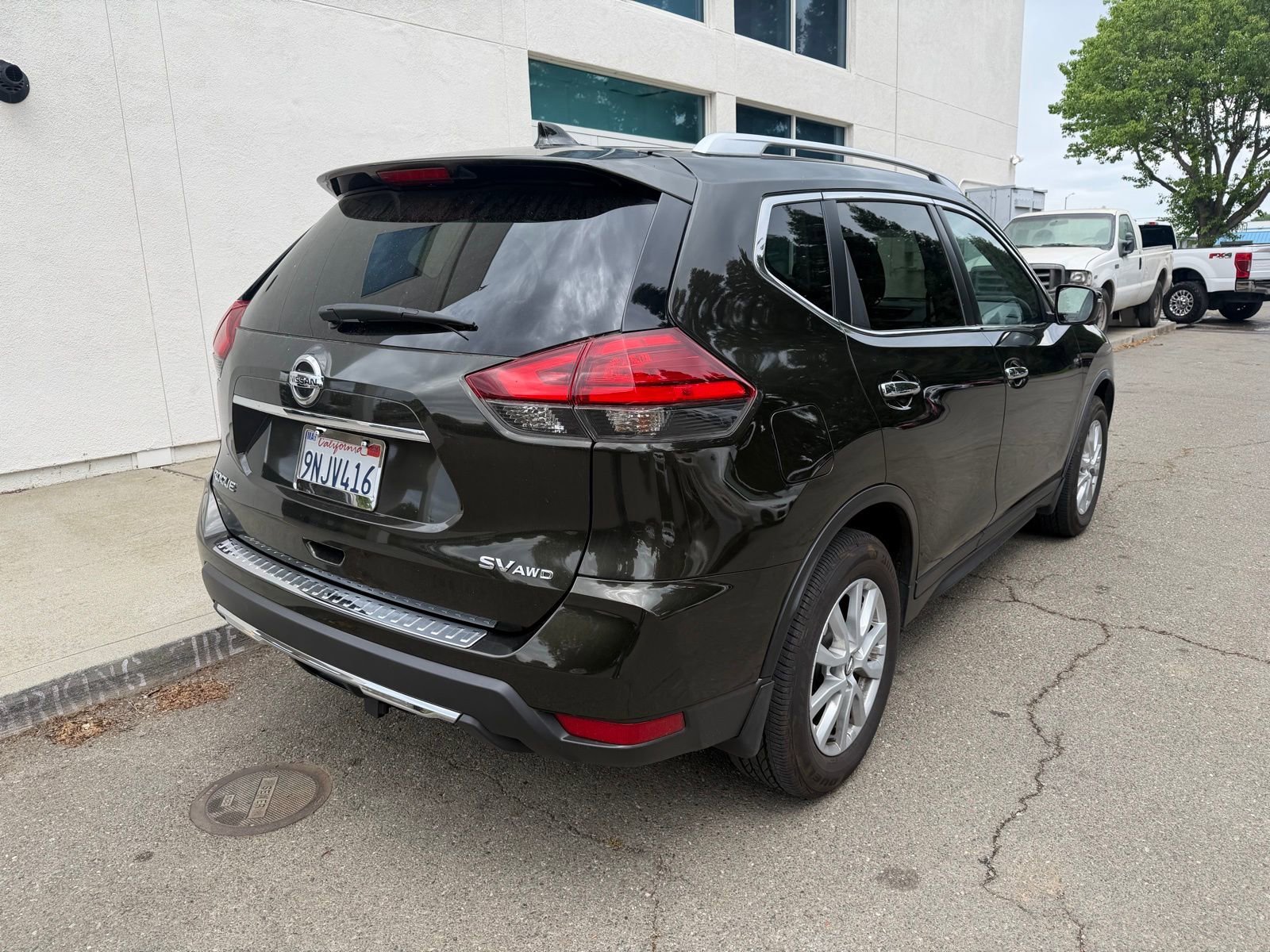 Used 2017 Nissan Rogue SV w/ SV Premium Package image 5