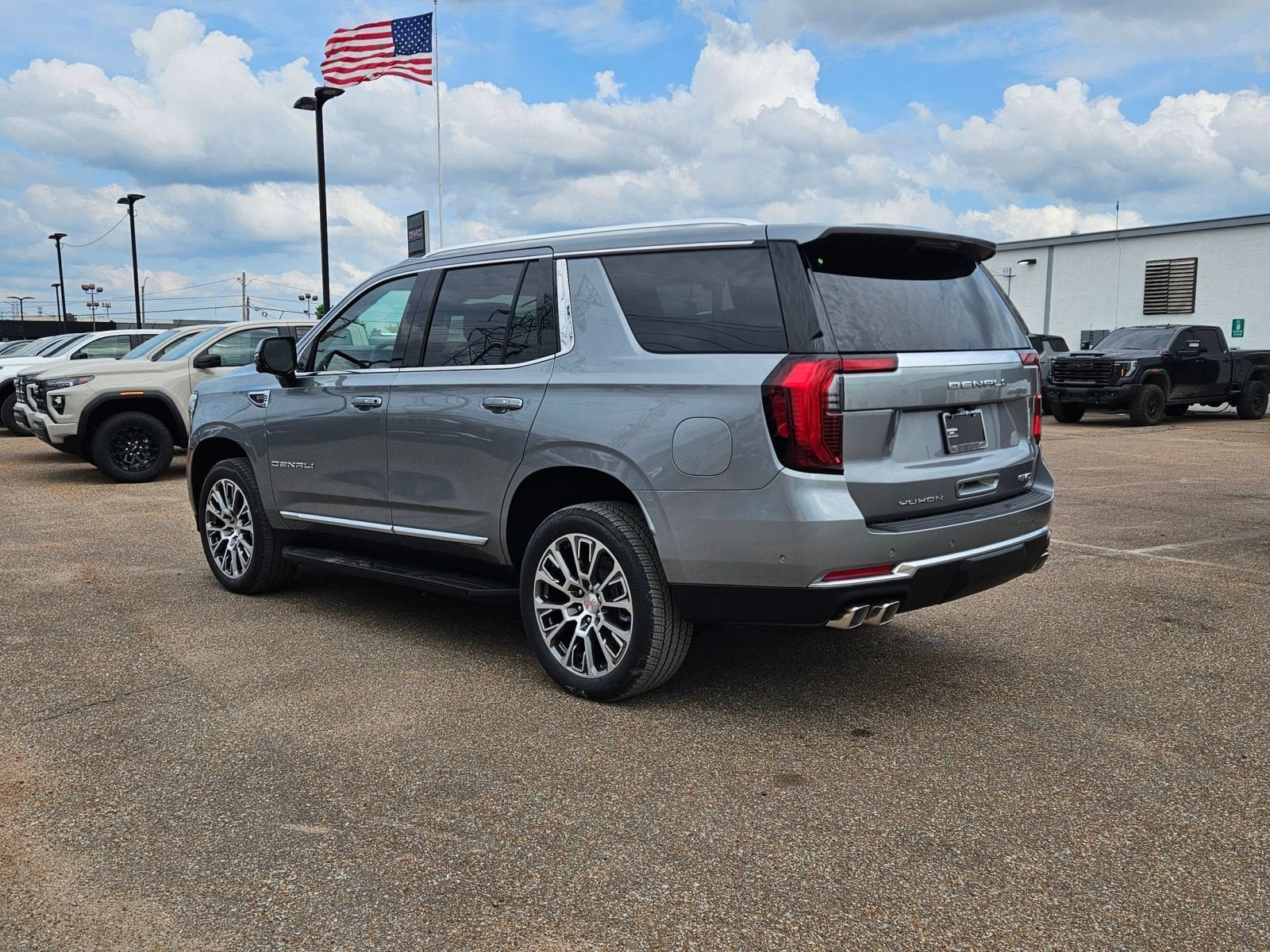 New 2026 GMC Yukon Denali AWD/4WD image 3