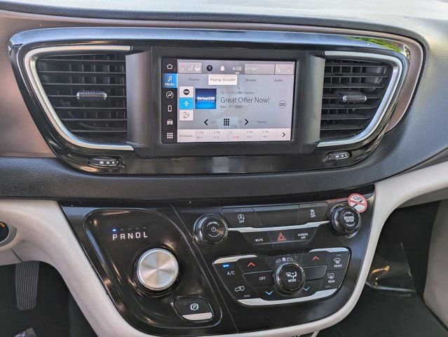 Used 2023 Chrysler Voyager LX image 20