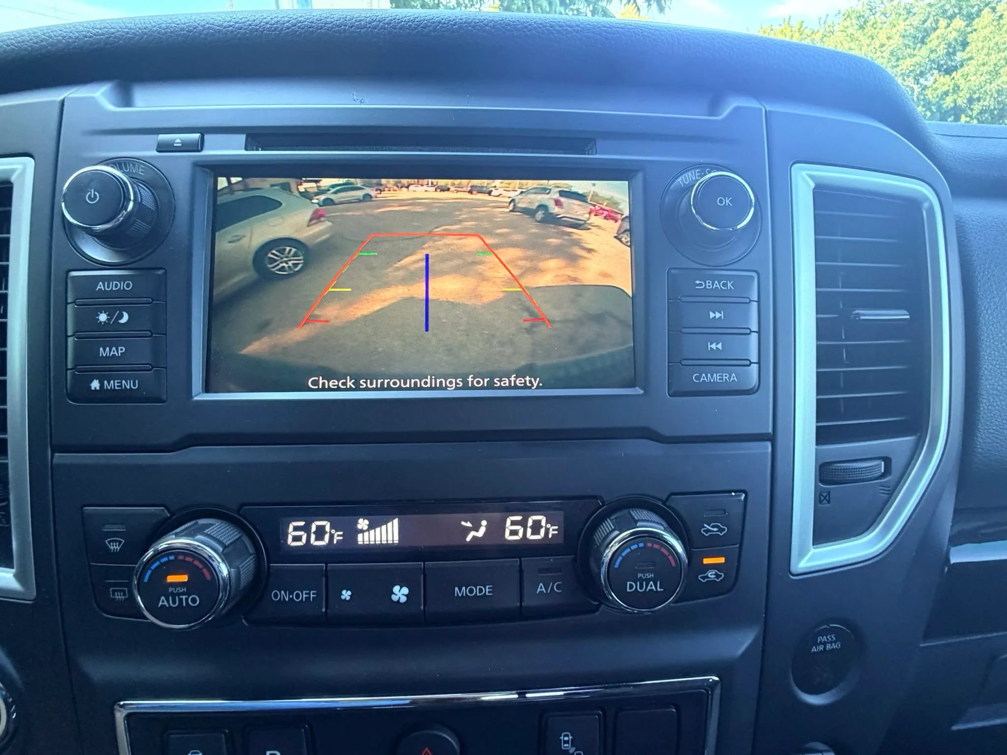 Used 2019 Nissan Titan SV w/ SV Convenience Package RWD image 17