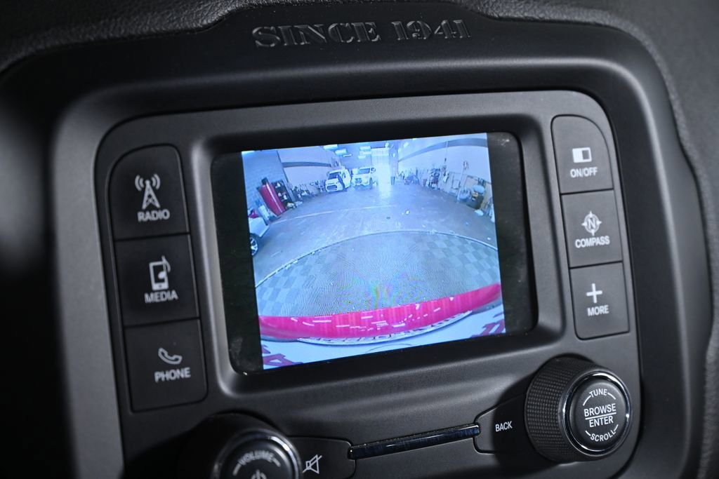 Used 2015 Jeep Renegade Latitude image 17