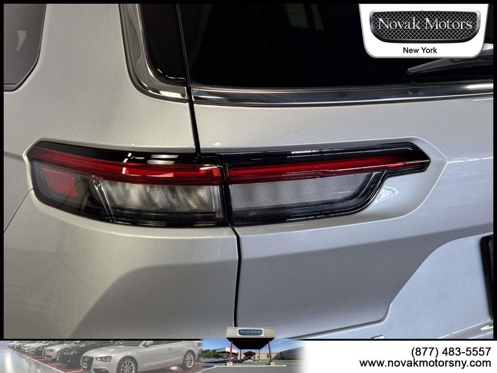 Used 2023 Jeep Grand Cherokee L Limited AWD/4WD image 8