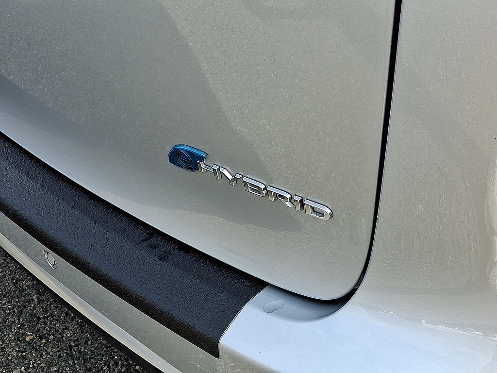 Certified 2023 Chrysler Pacifica Pinnacle FWD image 16