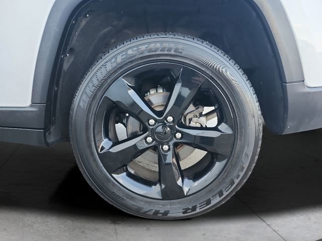 Used 2024 Jeep Grand Cherokee Altitude image 28