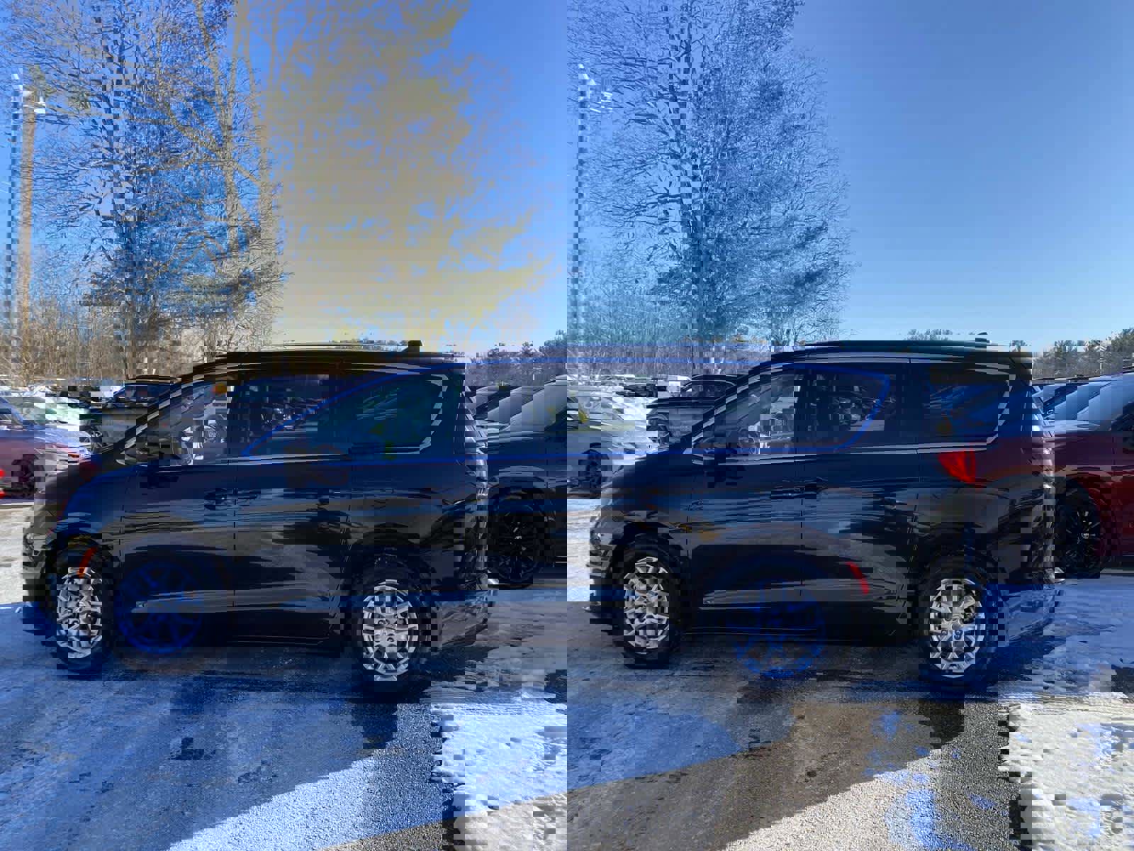 Certified 2022 Chrysler Voyager LX image 8