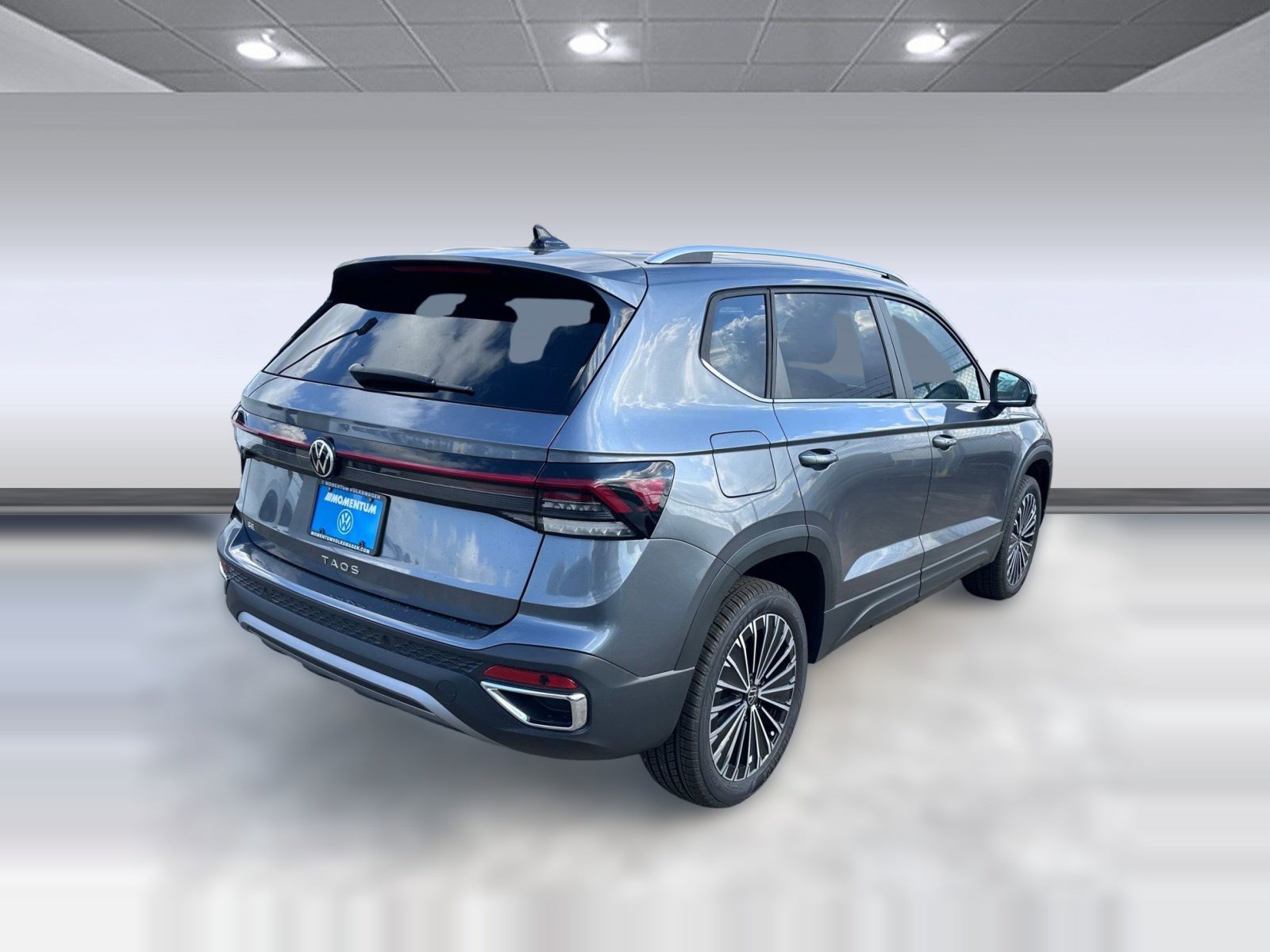 New 2026 Volkswagen Taos SE image 9