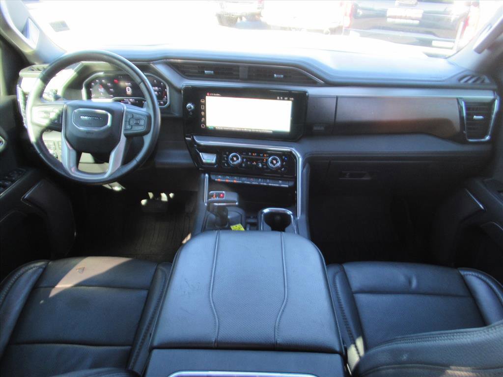 Used 2023 Buick Enclave Essence image 25