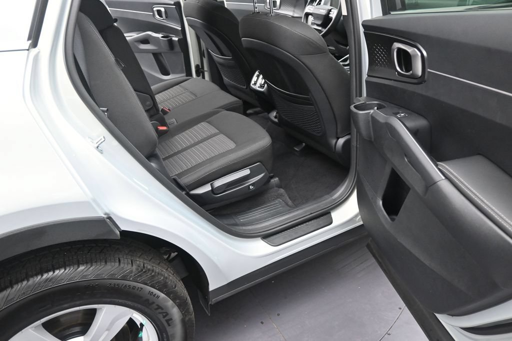 Used 2026 Kia Sorento LX FWD image 14