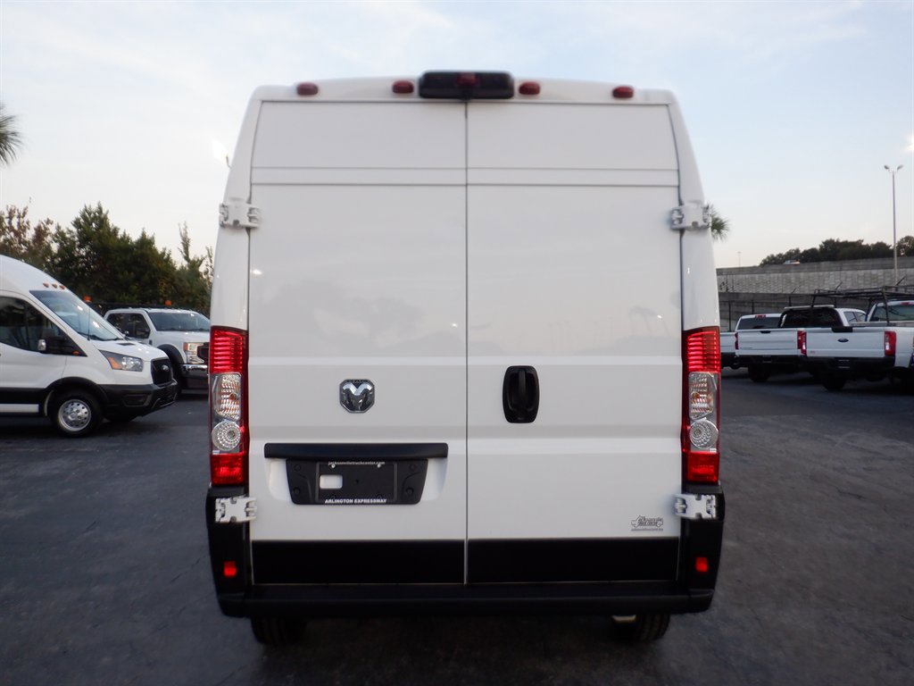 Used 2024 RAM ProMaster 2500 w/ Convenience Group image 4